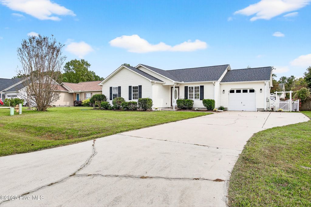 Photo of 133 Oakley Drive, New Bern, NC 28560 (MLS # 100535735)