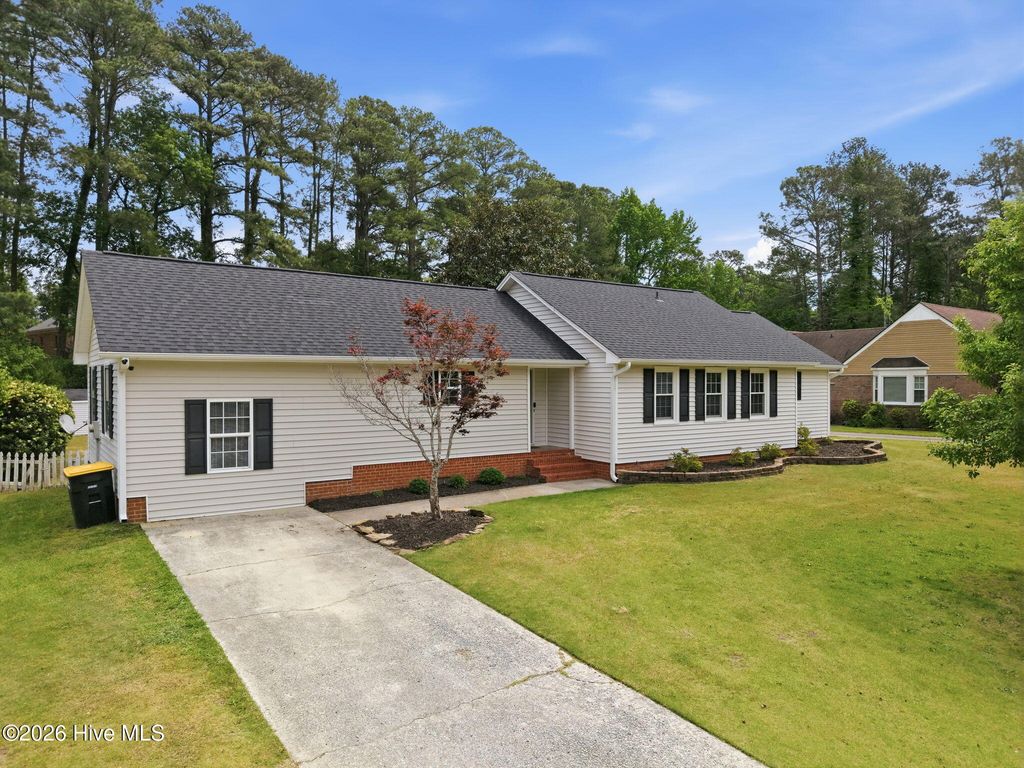 Photo of 208 Avalon Lane, Greenville, NC 27858 (MLS # 100571033)
