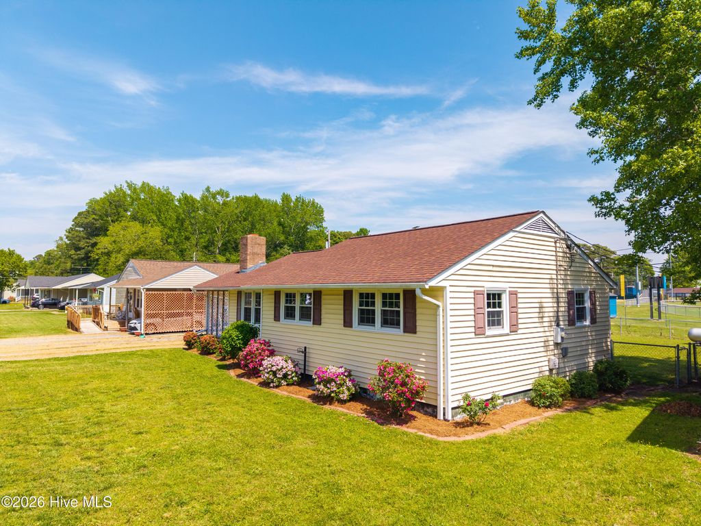 Photo of 906 Stratford Road, Edenton, NC 27932 (MLS # 100568287)