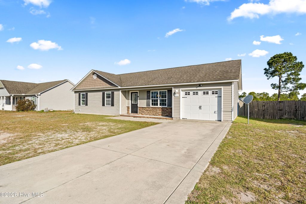 Photo of 211 Lockwood Court, Hubert, NC 28539 (MLS # 100562954)