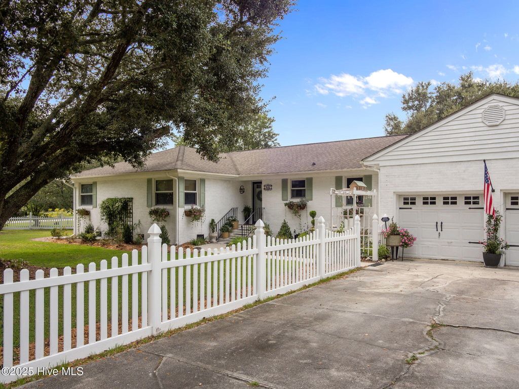 Photo of 2867 Easy Street, Newport, NC 28570 (MLS # 100527338)