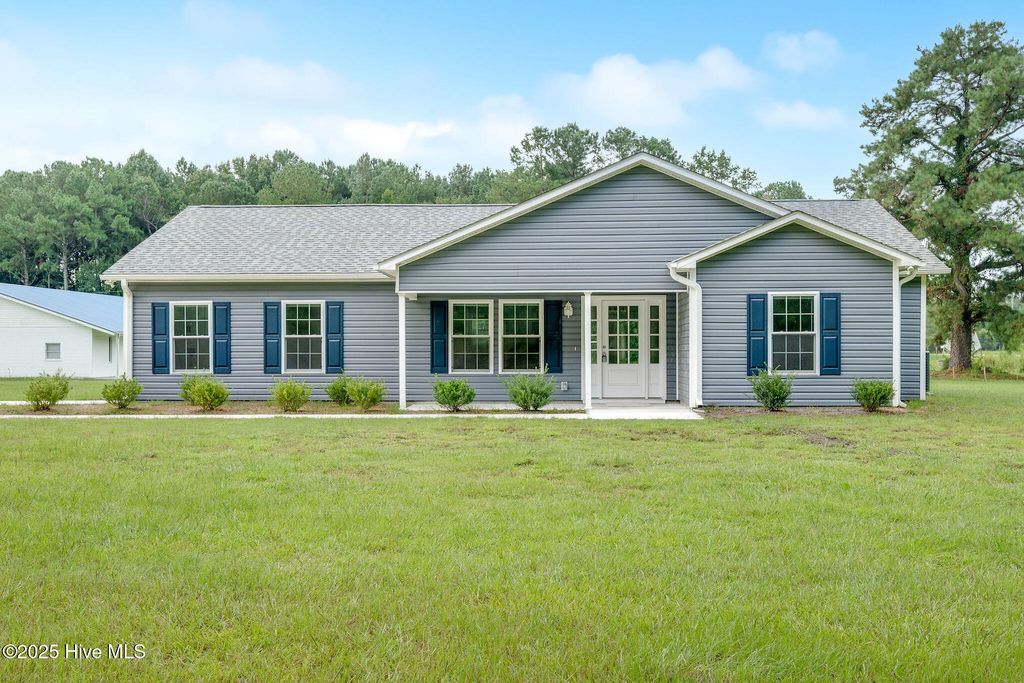 Photo of 102 Kyle Herring Drive, Teachey, NC 28464 (MLS # 100484916)