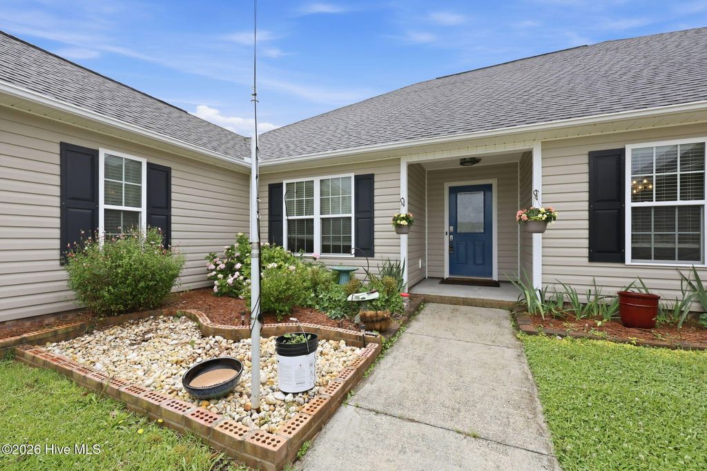 Photo of 803 Canvas Court, Swansboro, NC 28584 (MLS # 100568818)