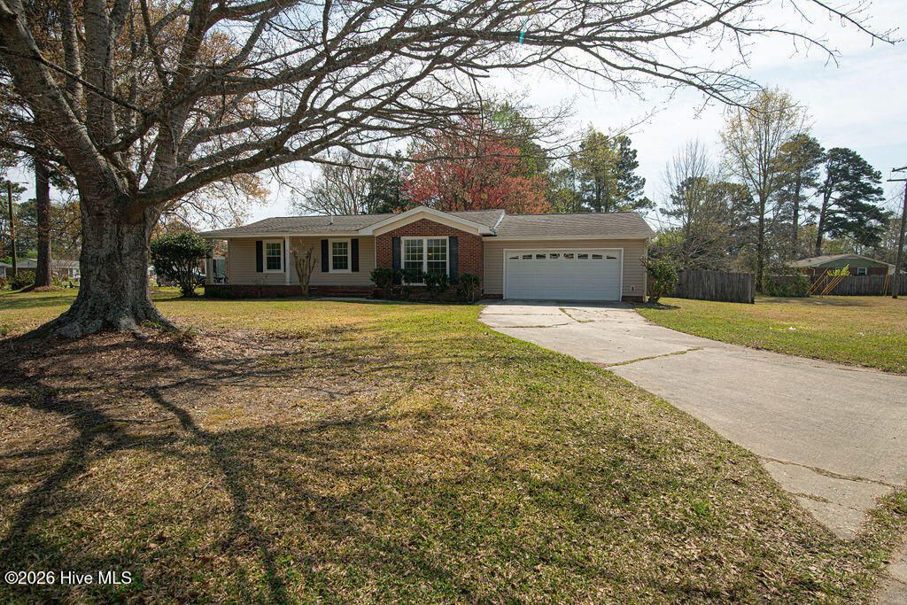 Photo of 2 Yorkshire Drive, Jacksonville, NC 28546 (MLS # 100562650)