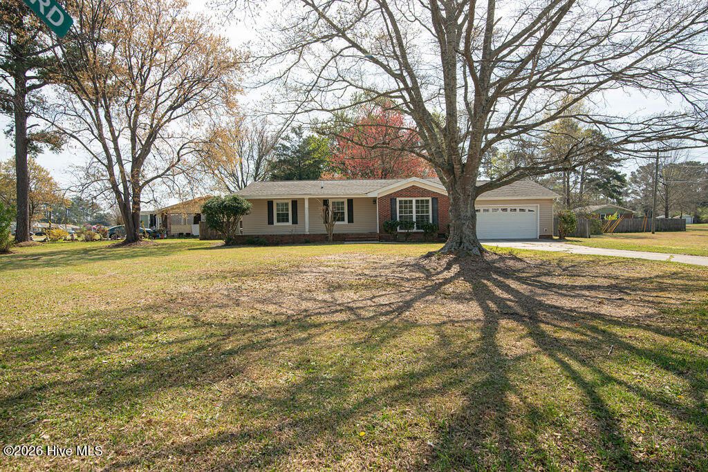 Photo of 2 Yorkshire Drive, Jacksonville, NC 28546 (MLS # 100562650)