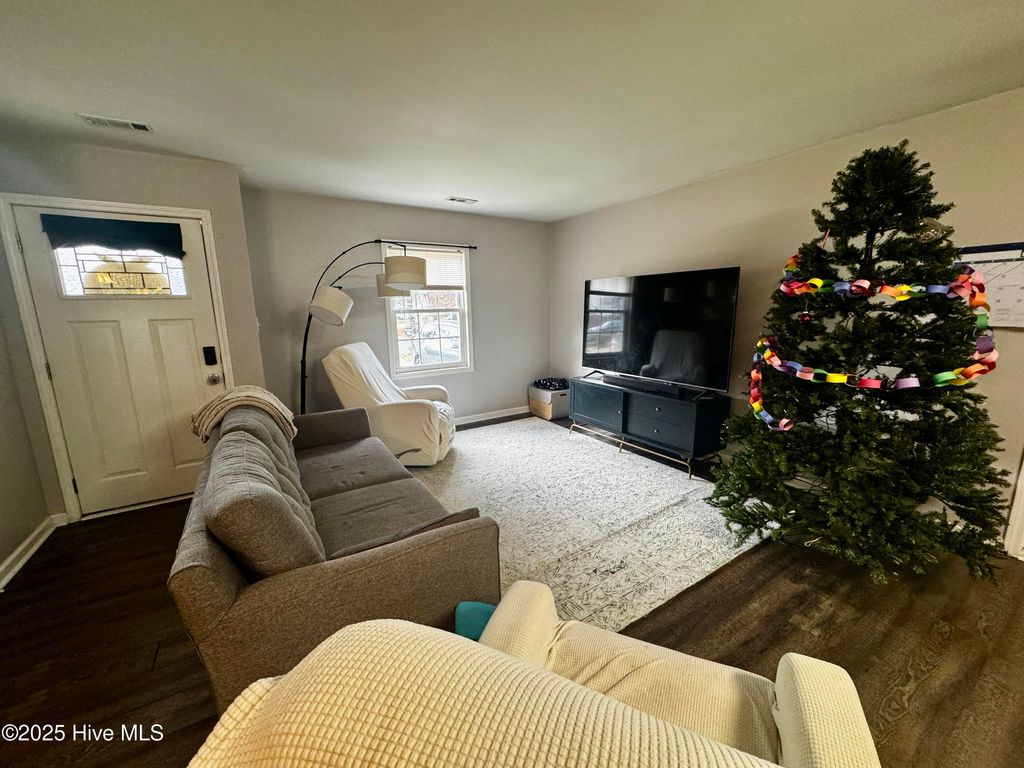 Photo of 610 Winchester Road, Jacksonville, NC 28546 (MLS # 100546365)