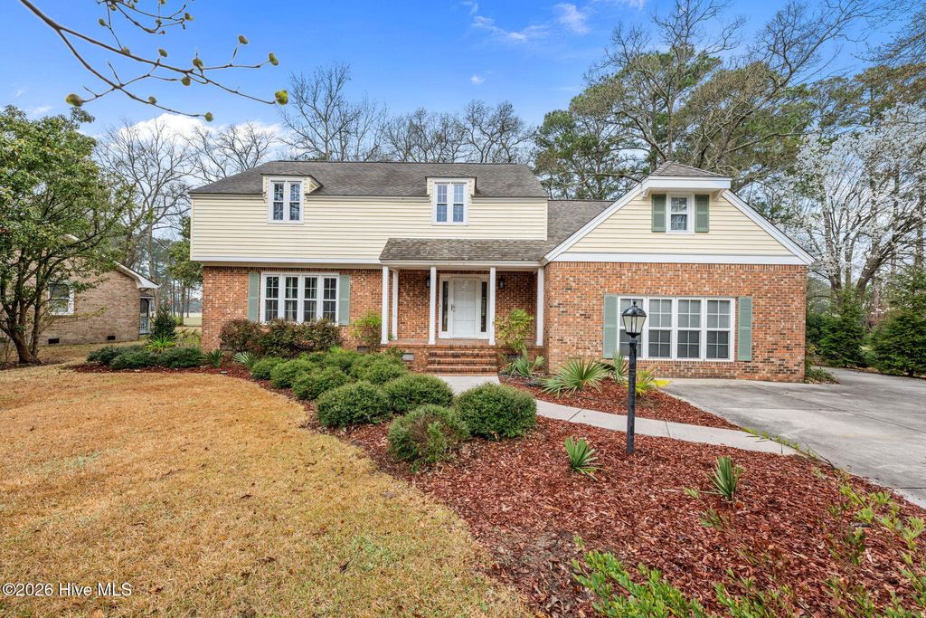 Photo of 327 Plantation Drive, New Bern, NC 28562 (MLS # 100559548)