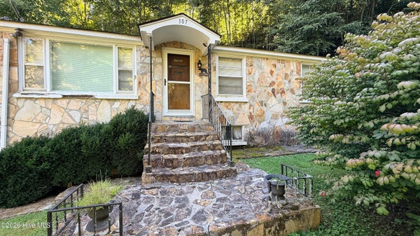 107 CHEROKEE AVE, ANDREWS, NC 28901 - Image 577793e2eef3e99914abb878aa48d7bb/2768897261