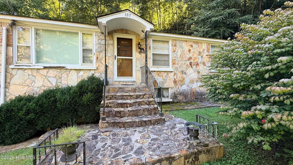 Photo of 107 Cherokee Avenue, Andrews, NC 28901 (MLS # 100598760)