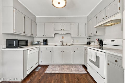 Tiny photo for 203 Mercer Road, Jacksonville, NC 28546 (MLS # 100603113)