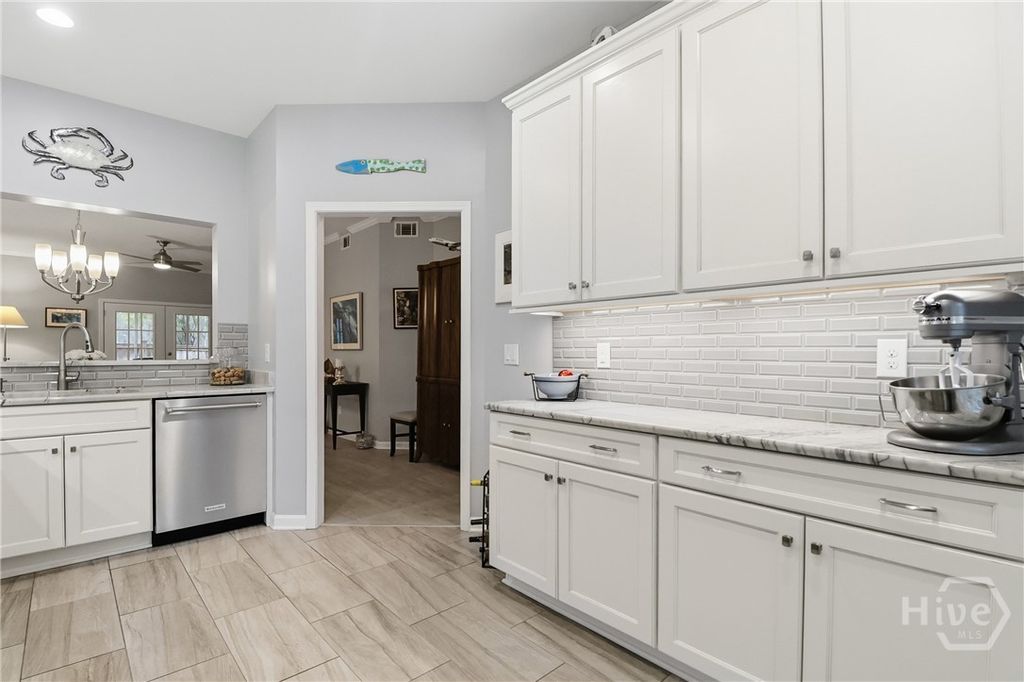 Photo of 18 River Walk Drive #18, Savannah, GA 31410 (MLS # SA346640)