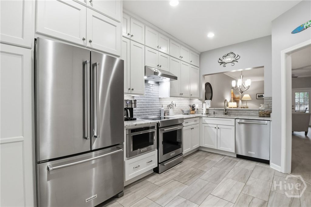 Photo of 18 River Walk Drive #18, Savannah, GA 31410 (MLS # SA346640)