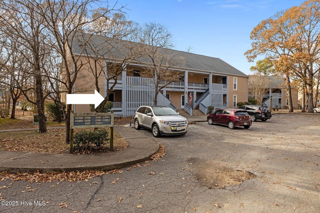 Photo of 1304 Harbourside Drive, New Bern, NC 28560 (MLS # 100546203)