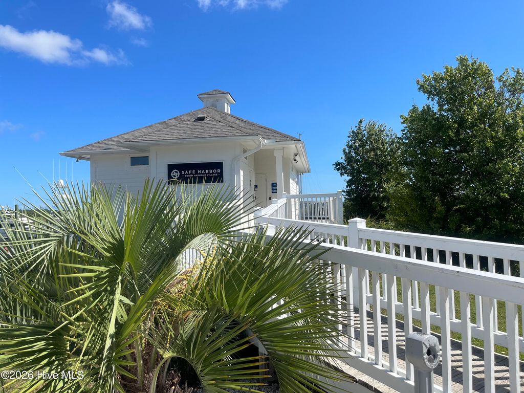 Photo of 5099 Minnesota Drive SE, Southport, NC 28461 (MLS # 100571005)