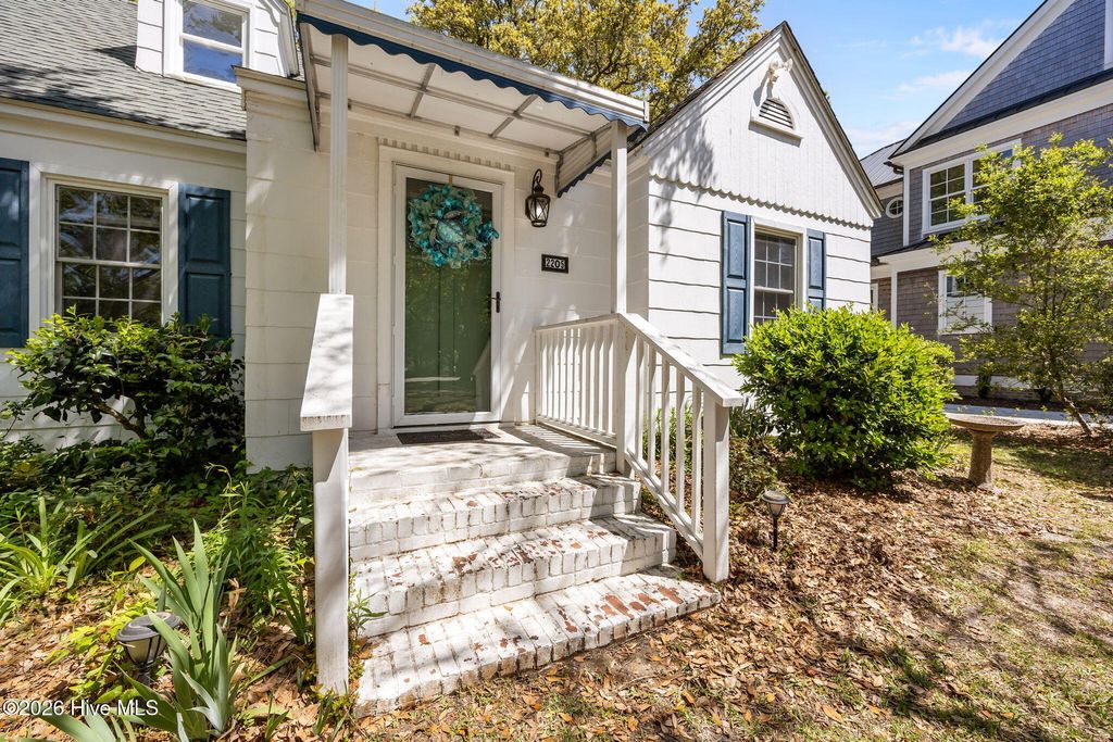 Photo of 2205 Front Street, Beaufort, NC 28516 (MLS # 100571535)