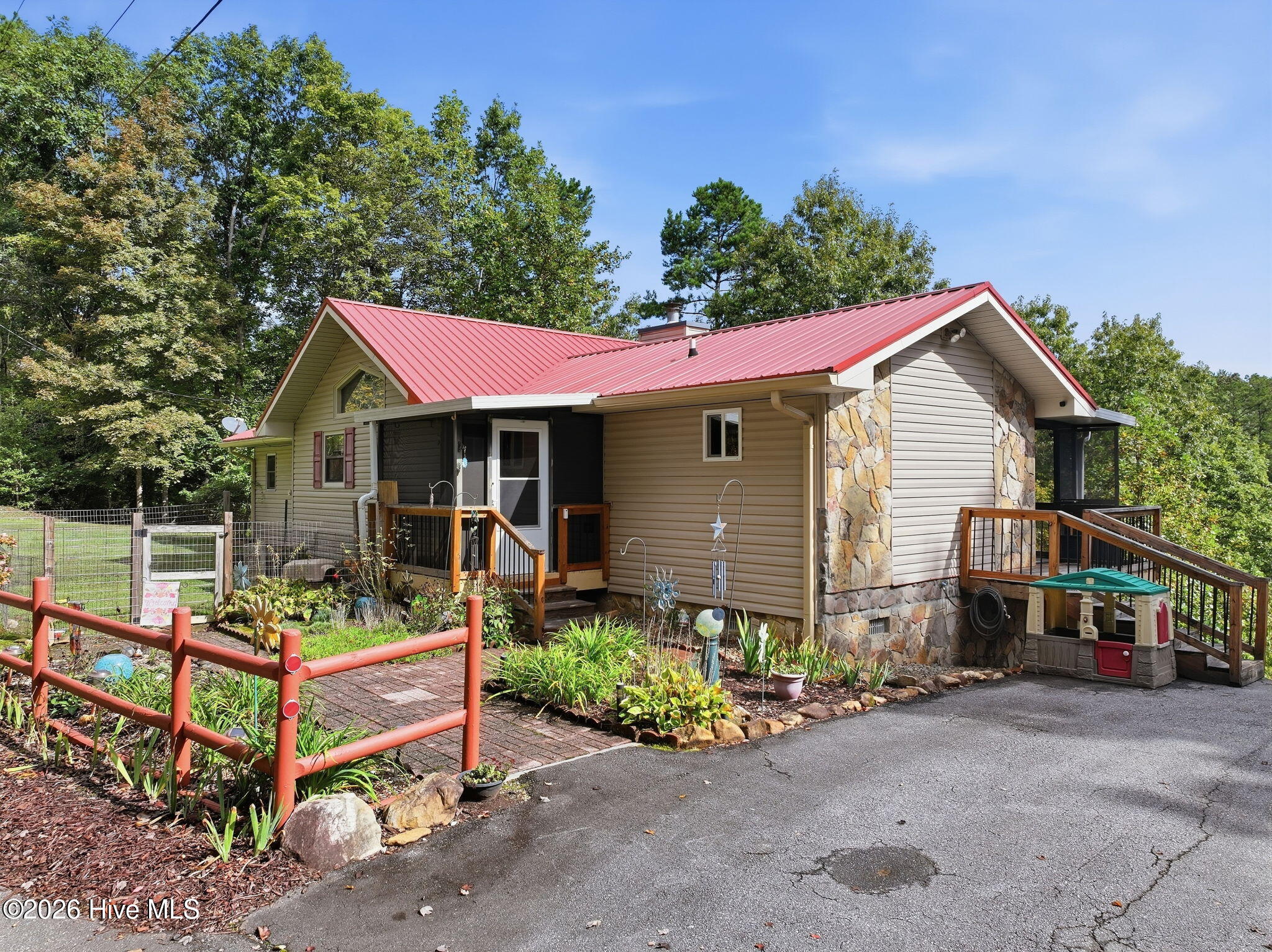 212 Cornwell Lane