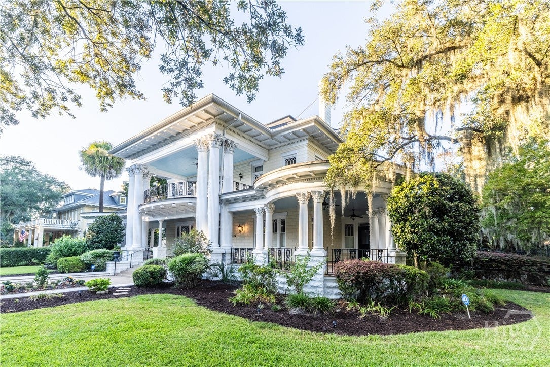 920 E Victory Drive