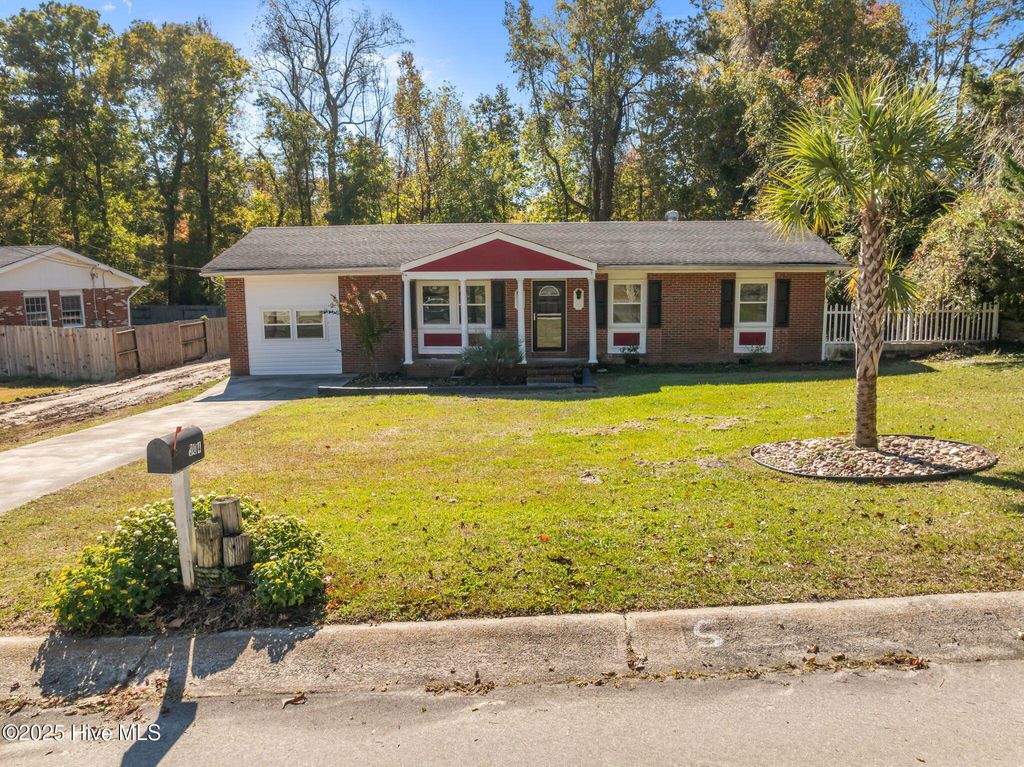 Photo of 304 Sheffield Road, Jacksonville, NC 28546 (MLS # 100543026)