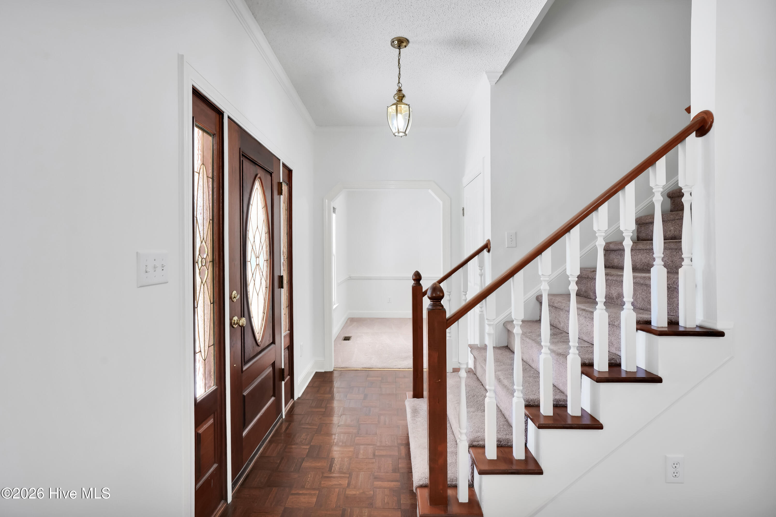 4927 Woodcrest Drive