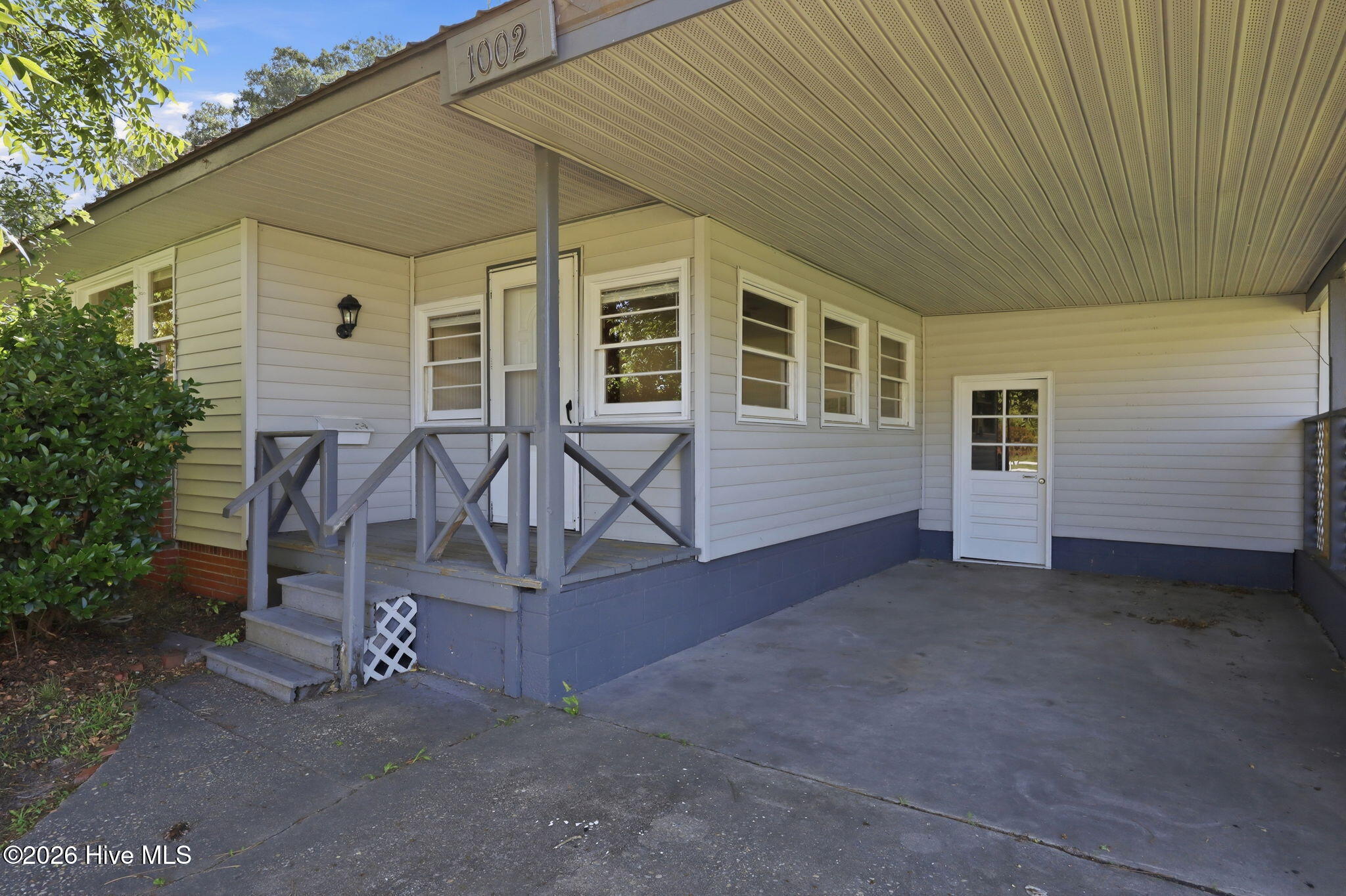 1002 River Street