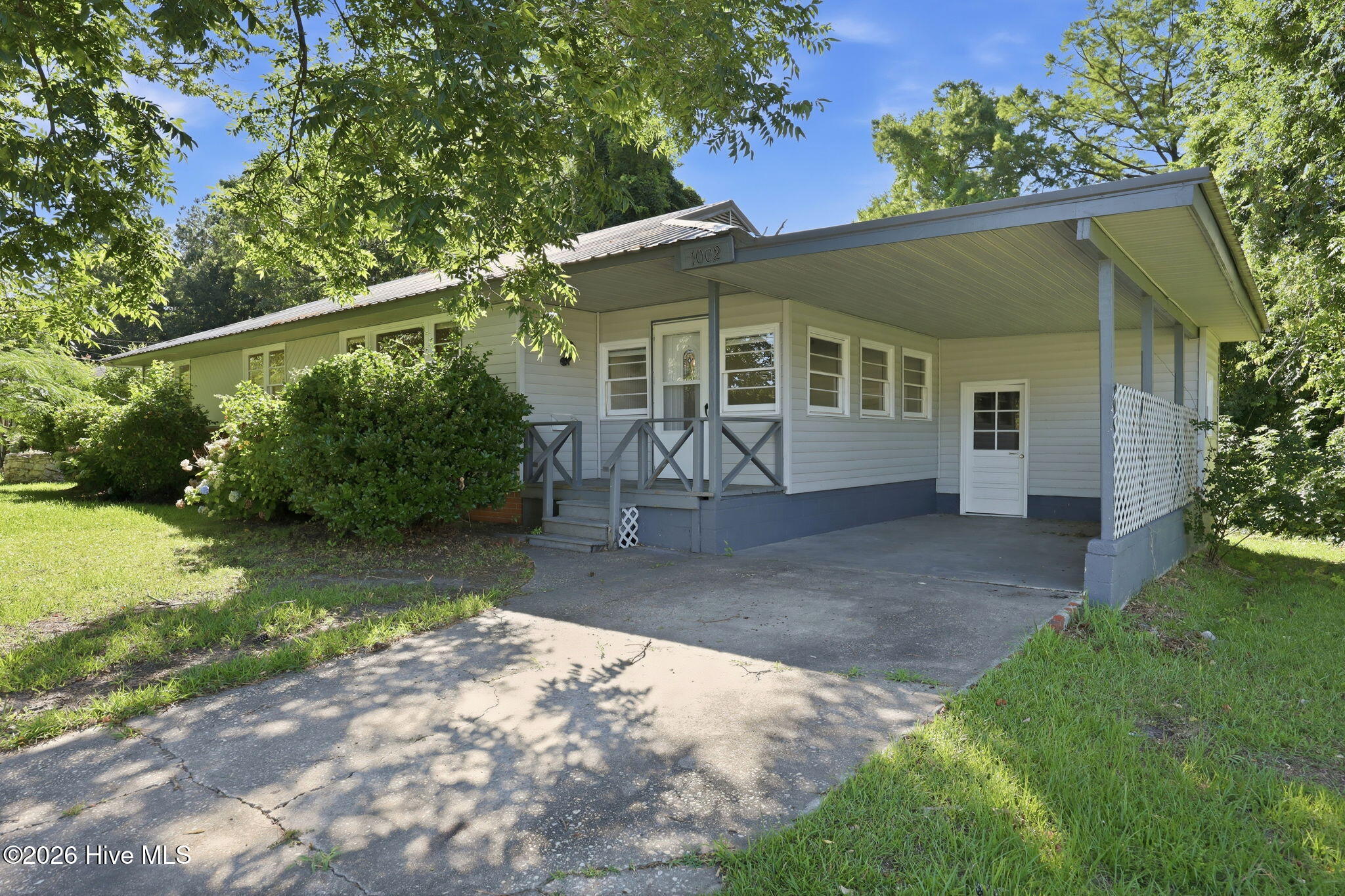 1002 River Street