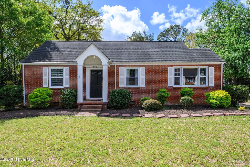 Photo of 2207 Woodland Avenue, New Bern, NC 28560 (MLS # 100565205)