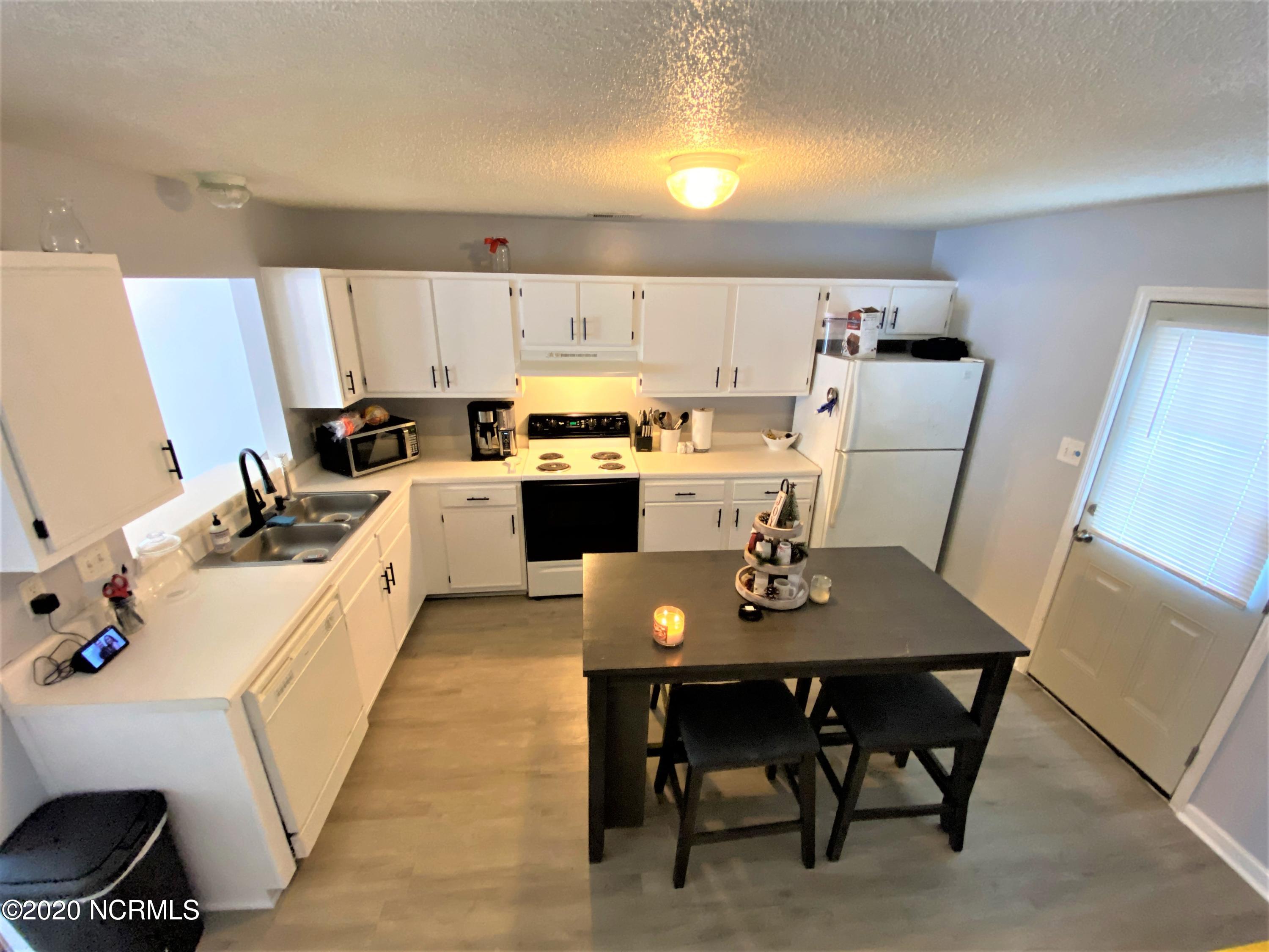 303 Meadowbrook Lane