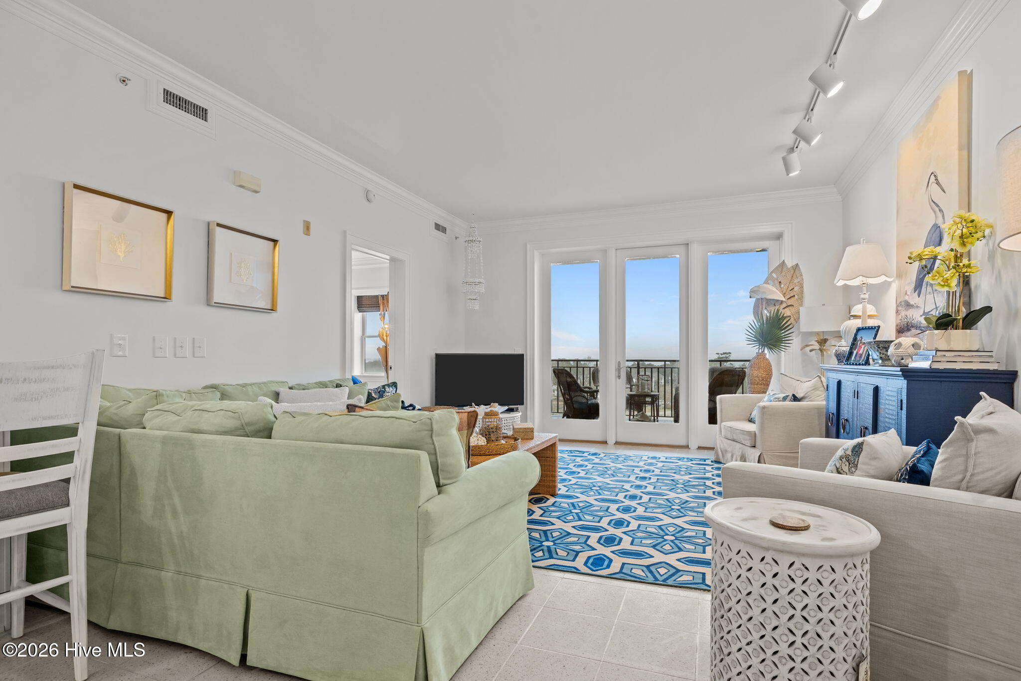 4425 Arendell Street 606