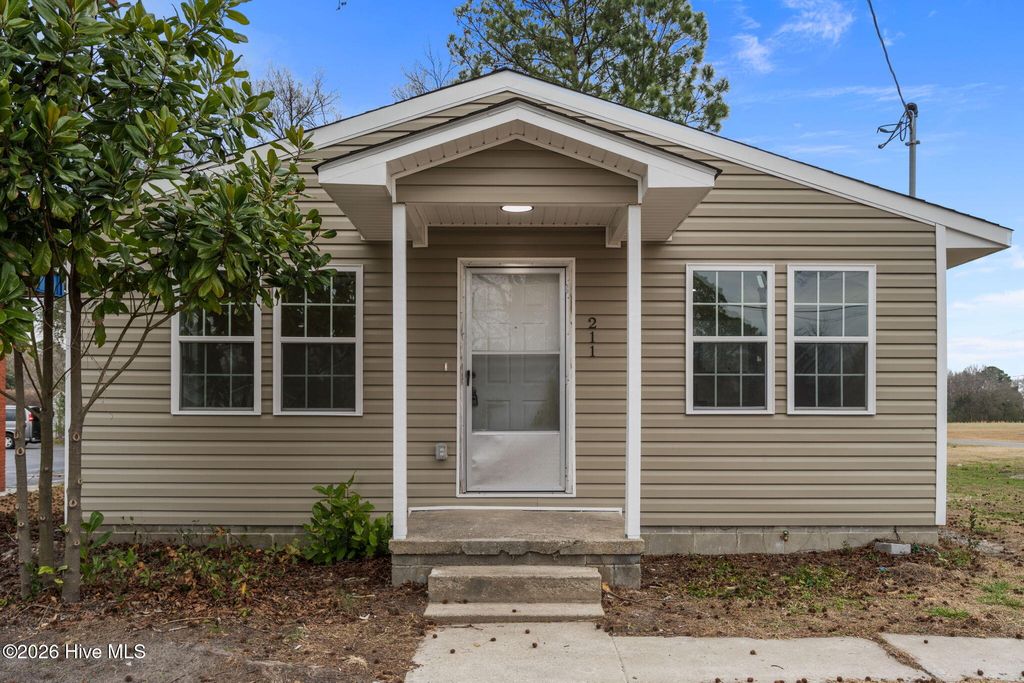 Photo of 211 S Jackson Street, Beulaville, NC 28518 (MLS # 100551612)