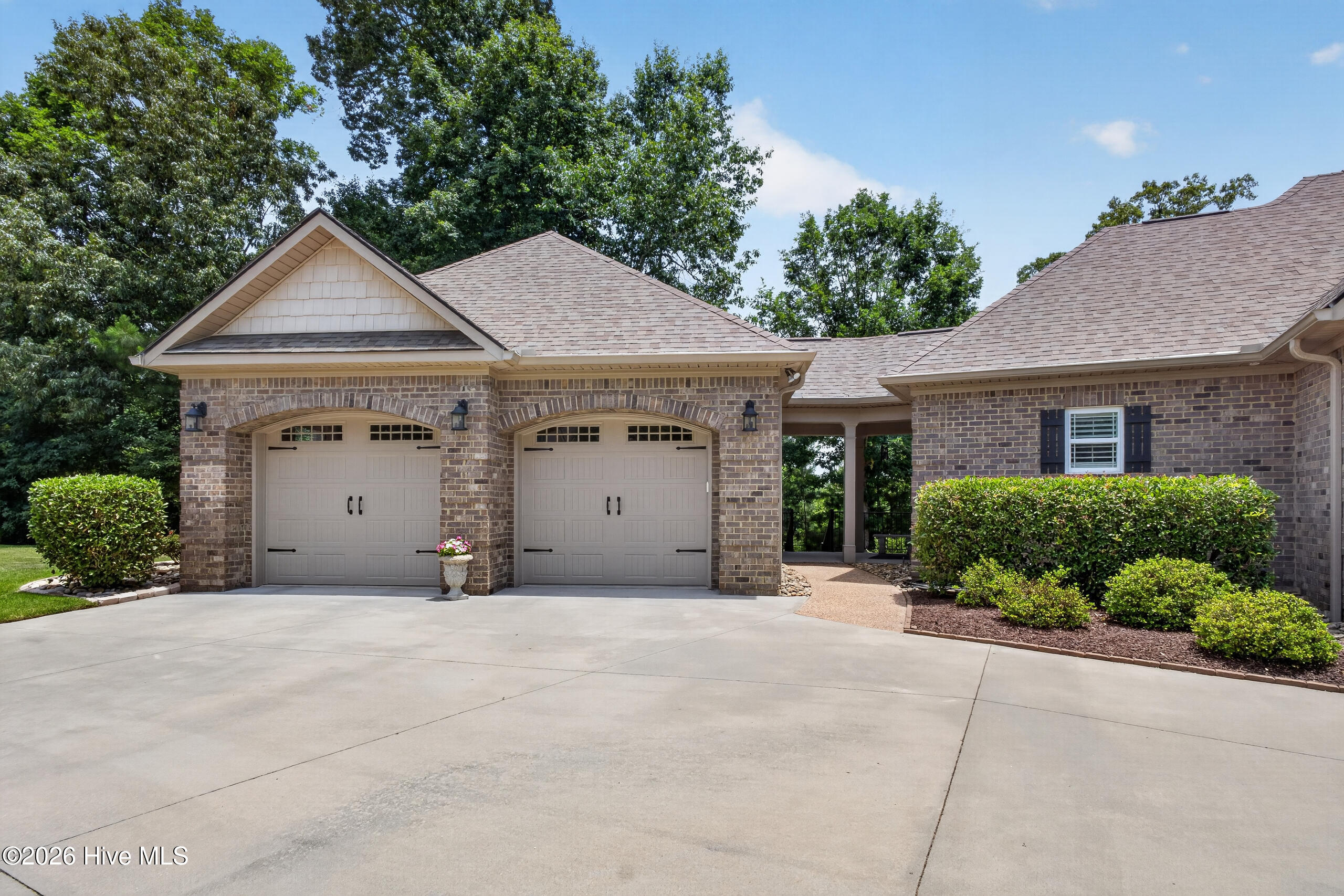 156 Quiet Oak Court