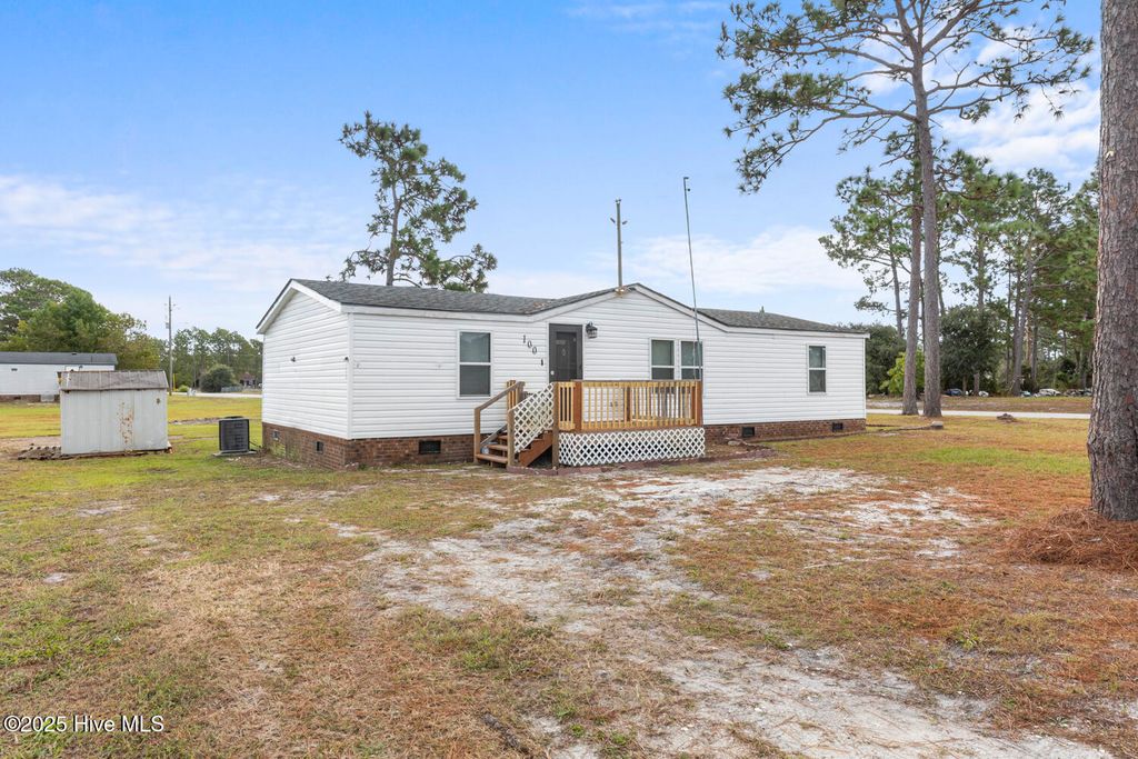 Photo of 100 N King Street, Hubert, NC 28539 (MLS # 100535202)