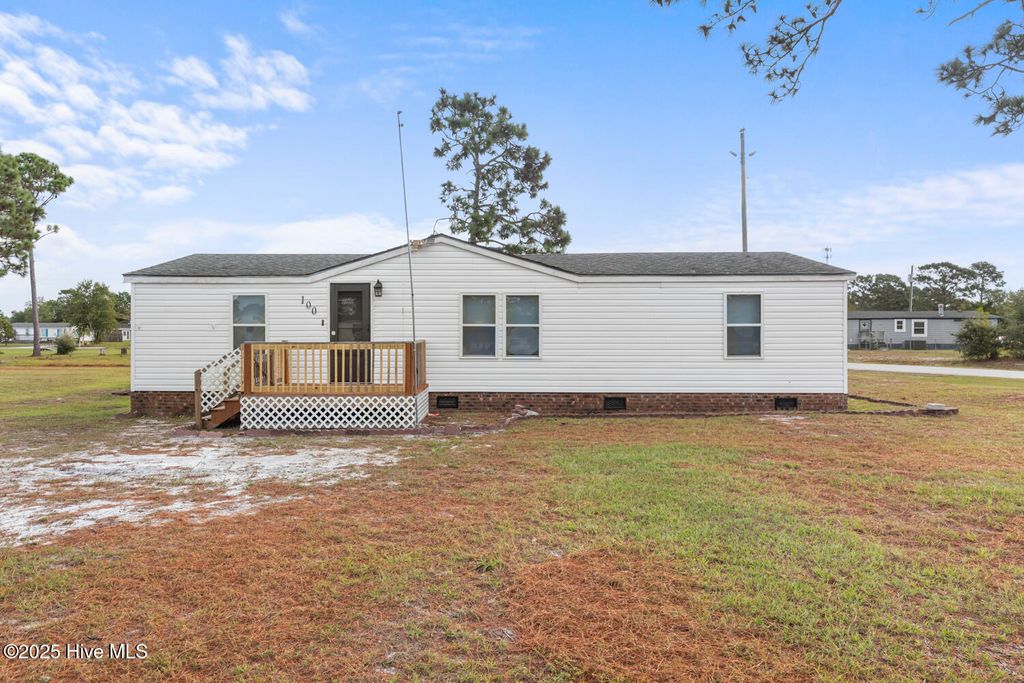 Photo of 100 N King Street, Hubert, NC 28539 (MLS # 100535202)