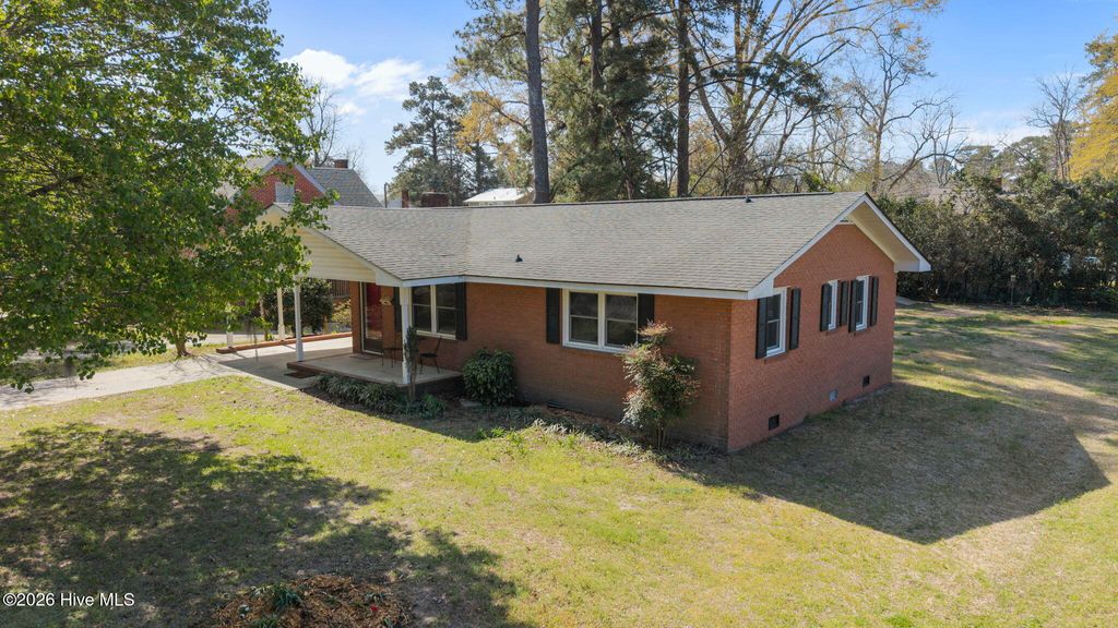 Photo of 207 College Avenue, Washington, NC 27889 (MLS # 100561955)