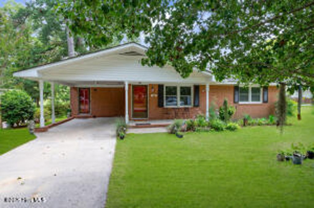 Photo of 207 College Avenue, Washington, NC 27889 (MLS # 100561955)