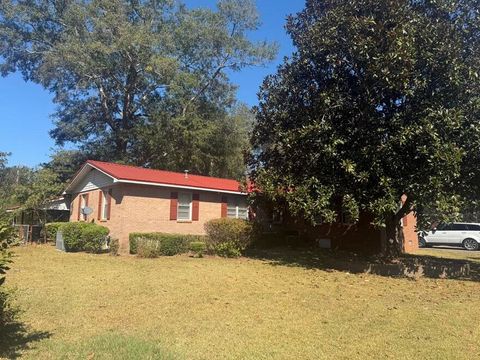Homes For Sale - 500 Circle Drive<br/> Sandersville, GA 31082