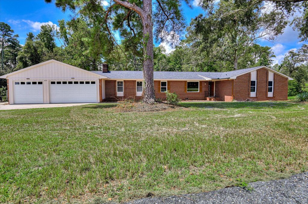 Photo of 304 Lakewood Drive, North Augusta, SC 29841 (MLS # 545857)