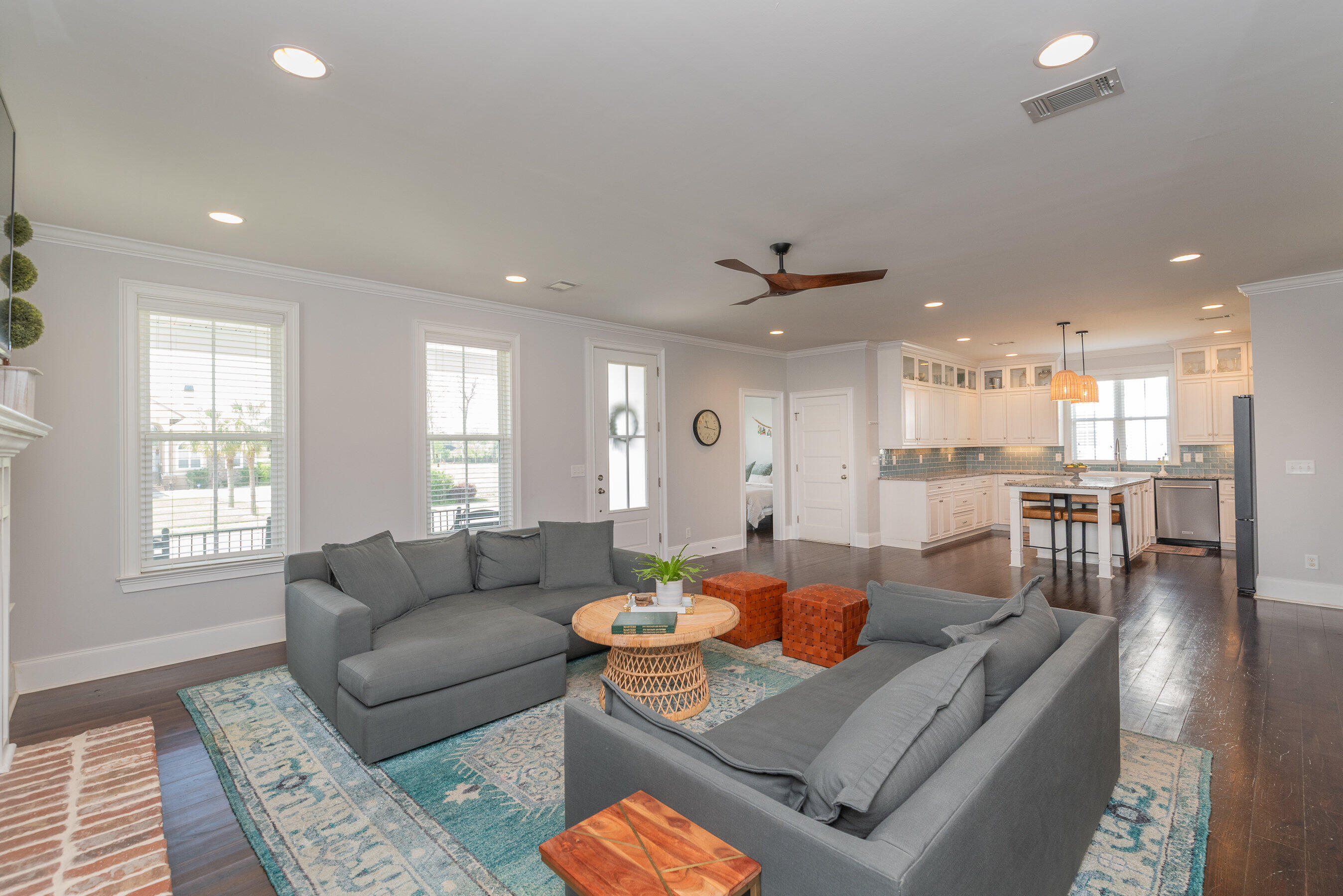 425 River North Drive