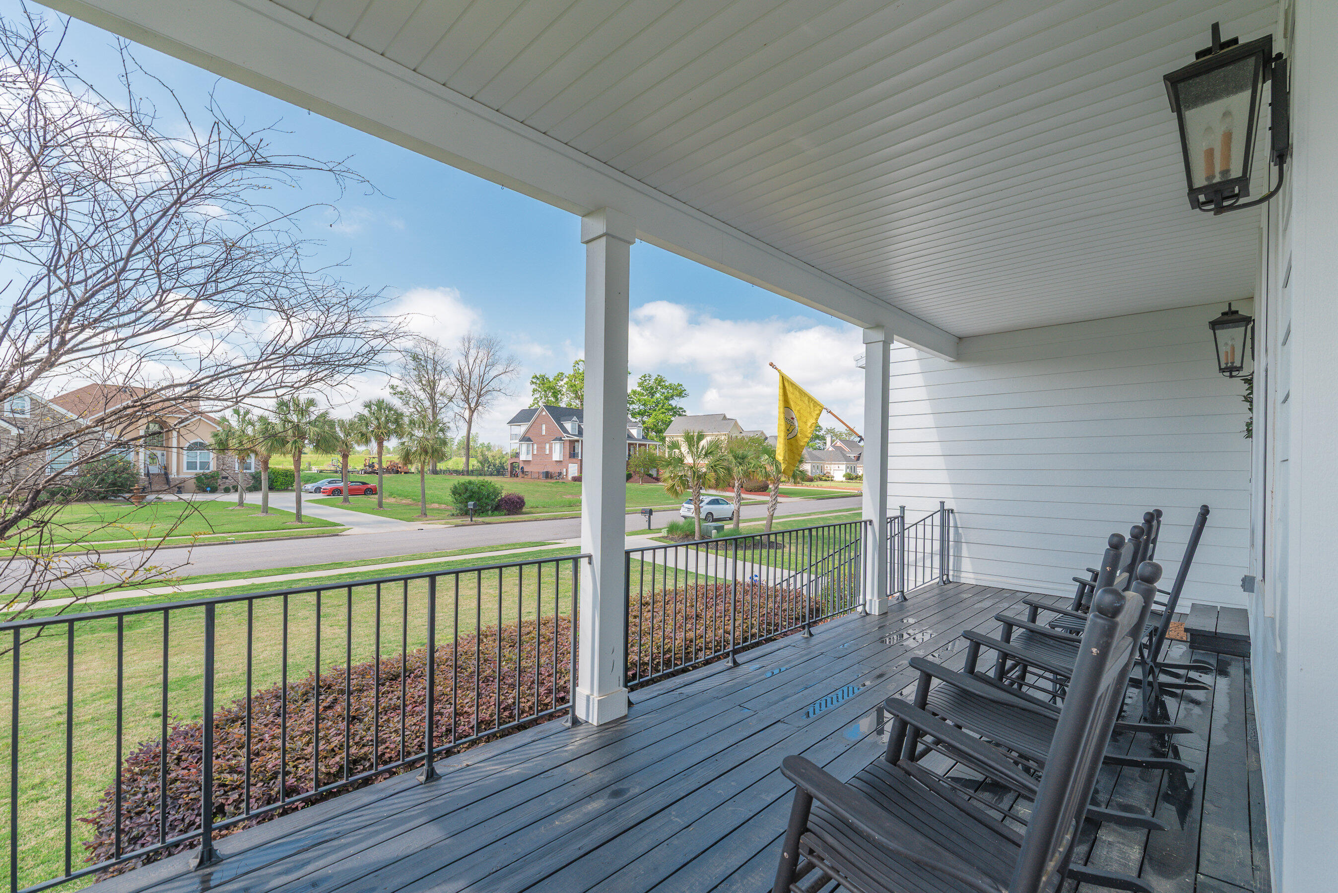 425 River North Drive