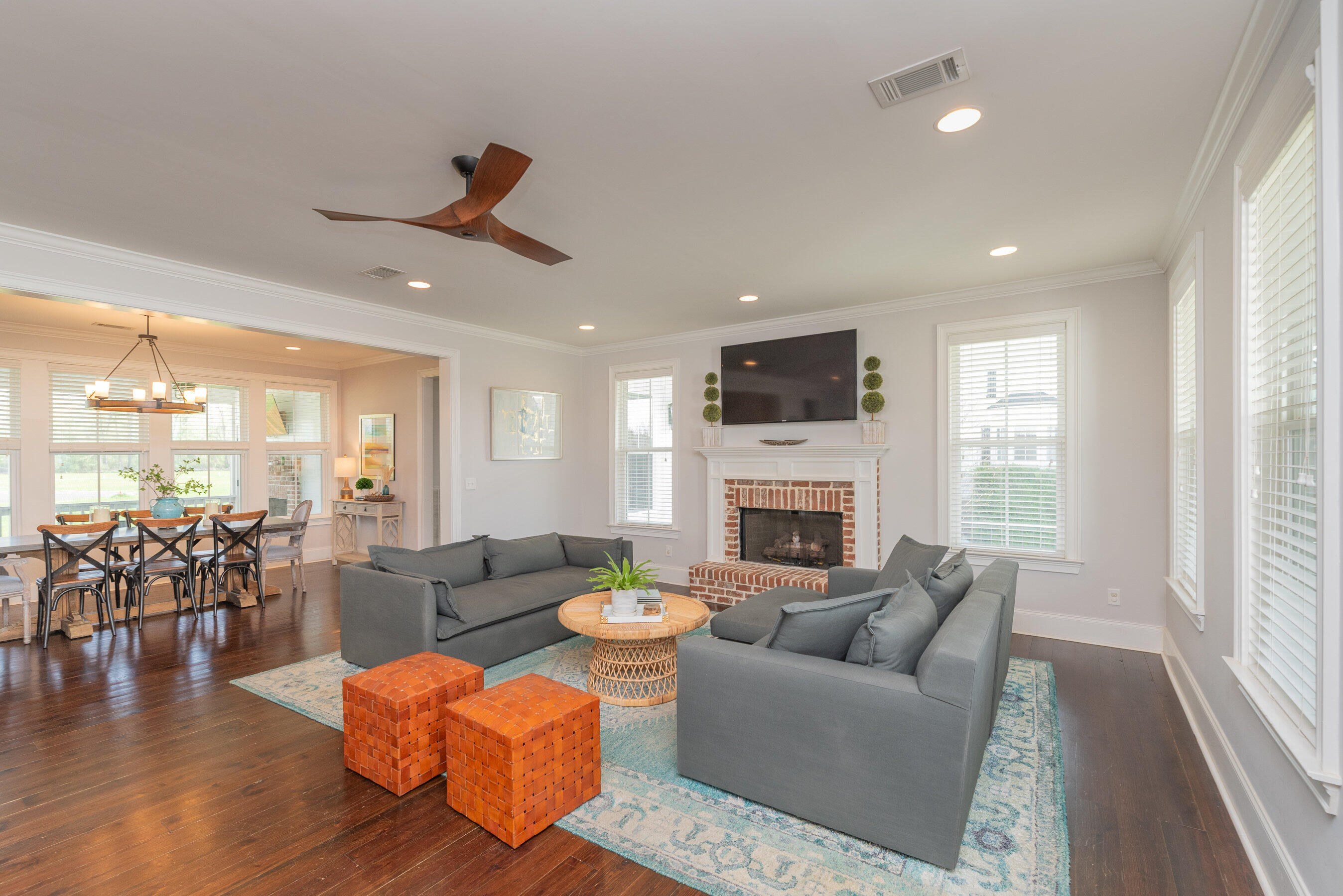 425 River North Drive