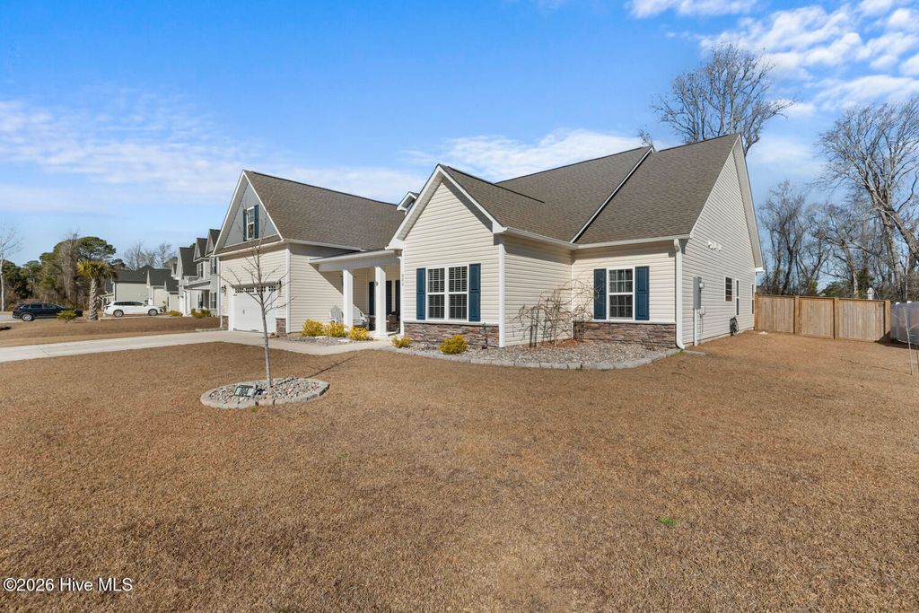 Photo of 804 Colchester Reef Run, Sneads Ferry, NC 28460 (MLS # 100549139)