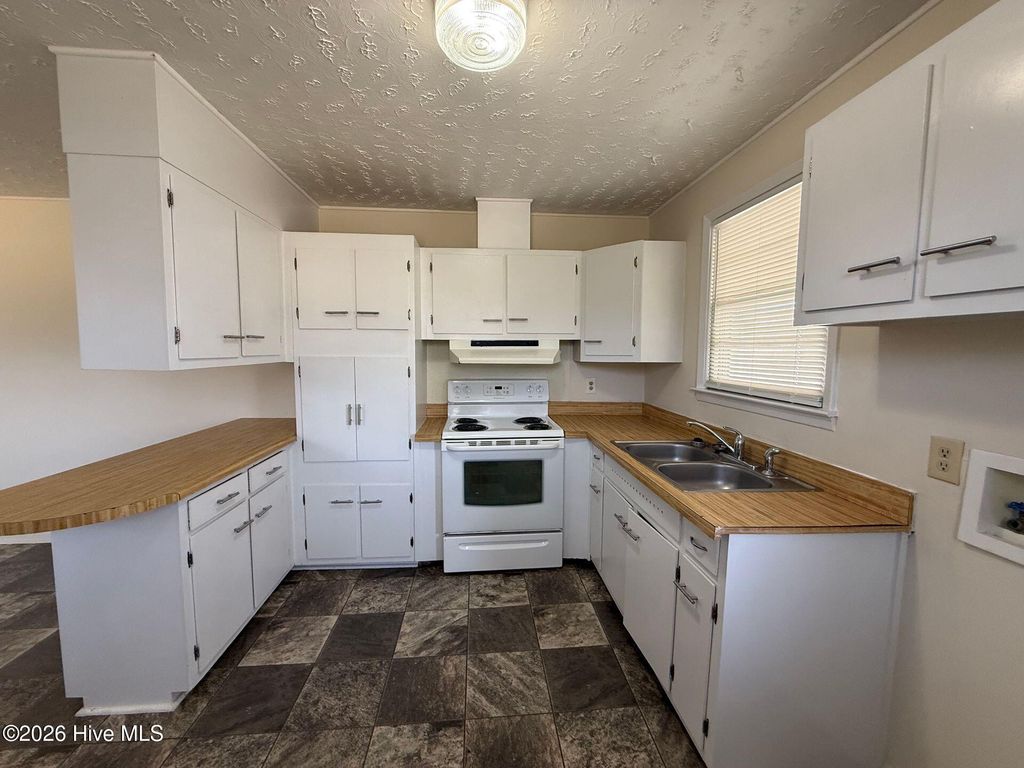 Photo of 304 Old Hammock Road, Swansboro, NC 28584 (MLS # 100555288)