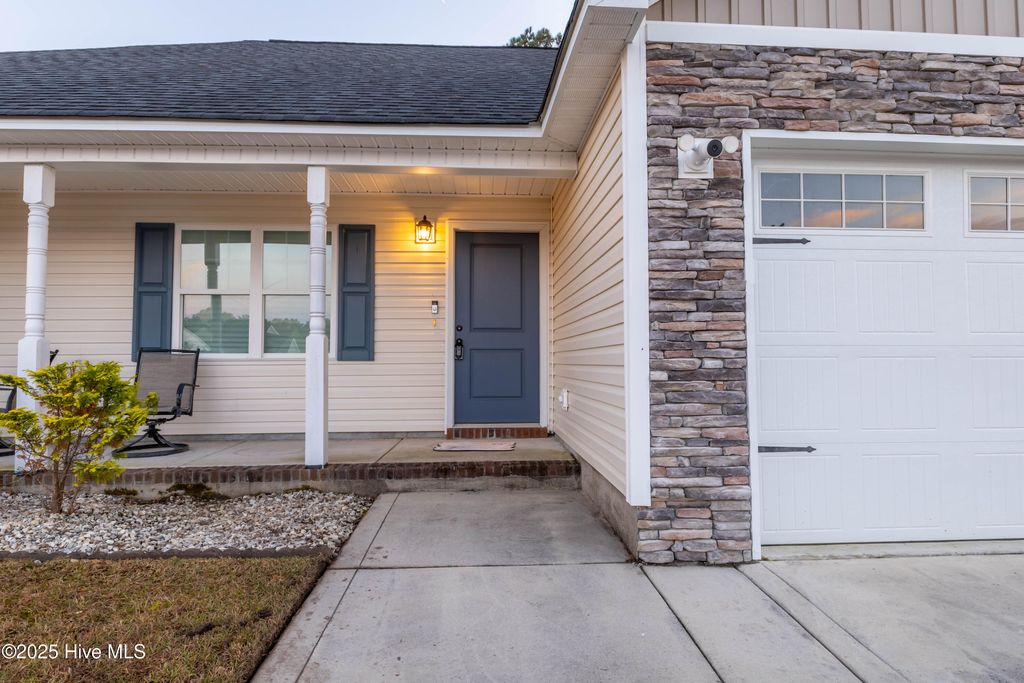 Photo of 270 Breakwater Drive, Sneads Ferry, NC 28460 (MLS # 100545107)