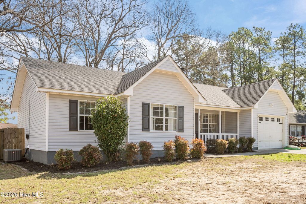 Photo of 109 Carriage Hills Court, Richlands, NC 28574 (MLS # 100558833)