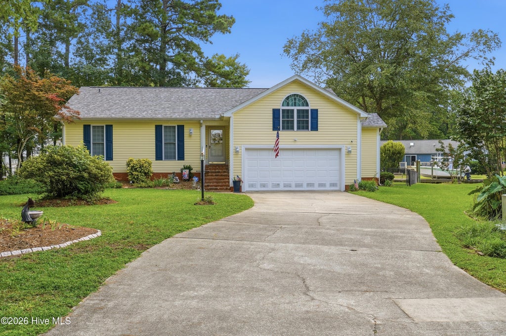 Photo of 109 Commander Circle, New Bern, NC 28562 (MLS # 100599876)