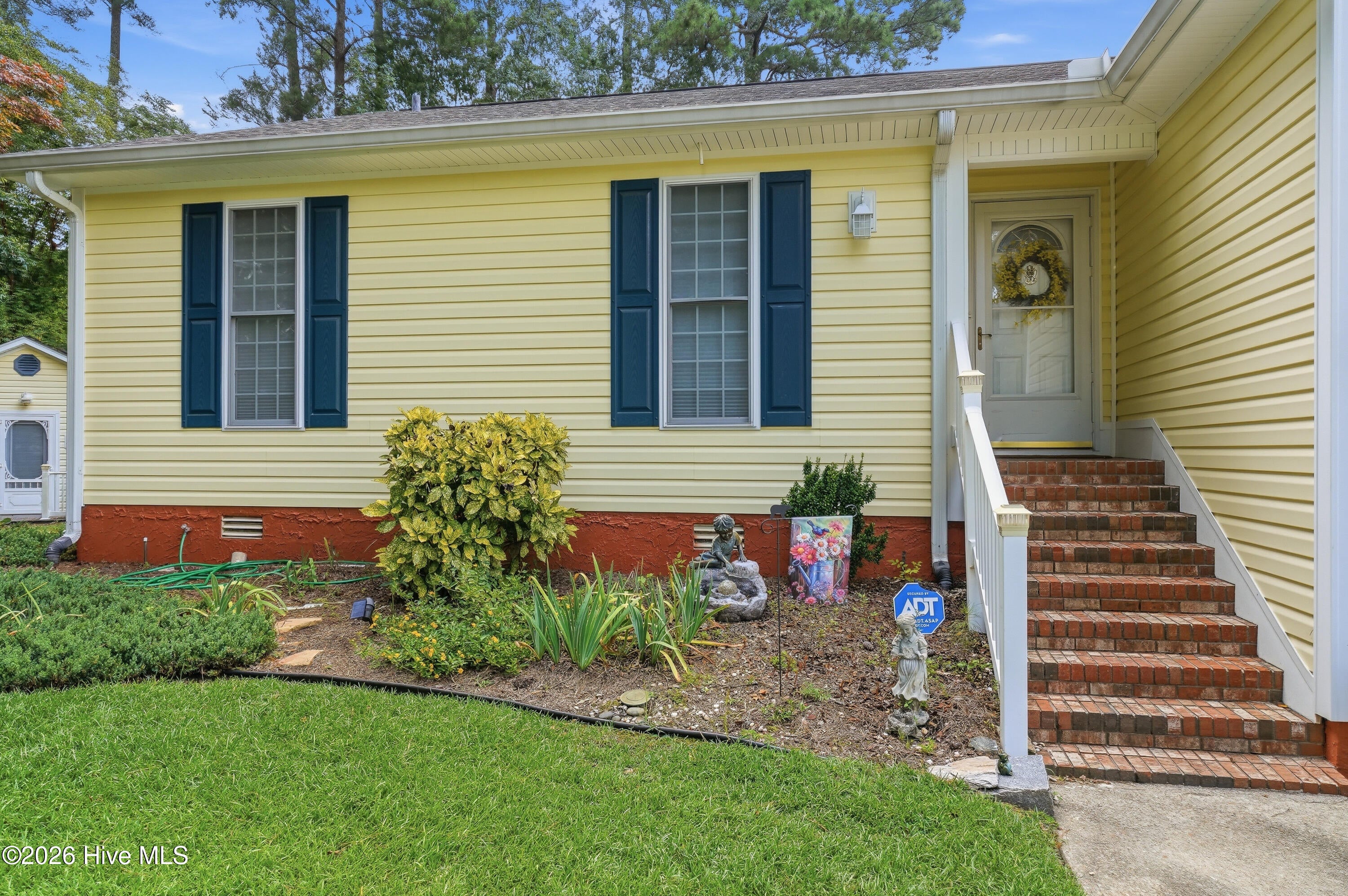 109 Commander Circle