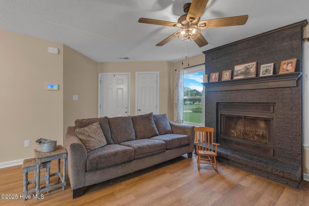 Photo of 406 Hunting Green Drive, Jacksonville, NC 28546 (MLS # 100536719)