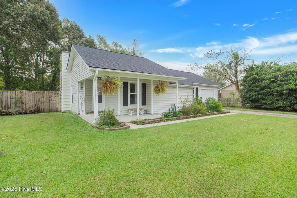 Photo of 406 Hunting Green Drive, Jacksonville, NC 28546 (MLS # 100536719)