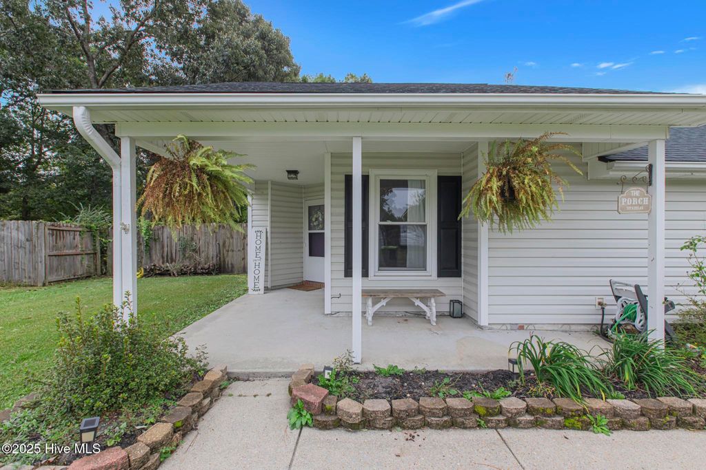 Photo of 406 Hunting Green Drive, Jacksonville, NC 28546 (MLS # 100536719)