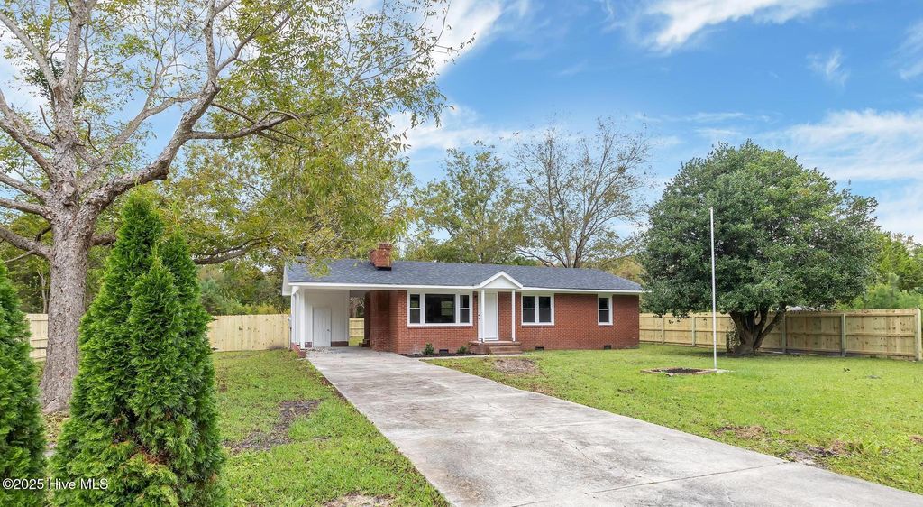 Photo of 175 Kellumtown Road, Hubert, NC 28539 (MLS # 100535695)