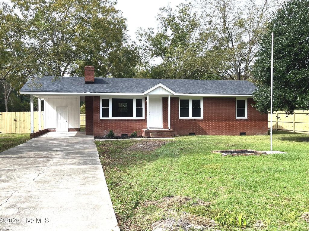 Photo of 175 Kellumtown Road, Hubert, NC 28539 (MLS # 100535695)